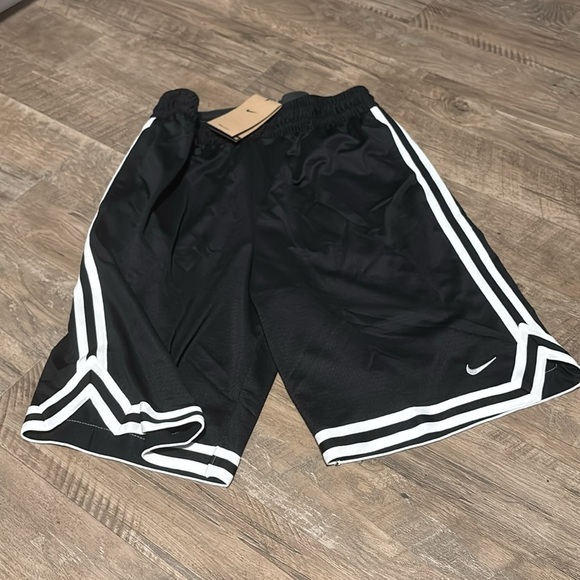 Nike DNA DRI-FIT 8" Basketball Shorts,moisture wick,zip pocket,drawstring waist - Picture 6 of 8